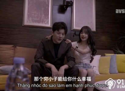 Muốn thâm nhập vào ngành giải trí, cần có sự hỗ trợ từ các cô gái xinh đẹp sẵn sàng hy sinh