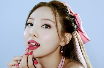 Nayeon TWICE bị lộ clip địt nhau với đại gia